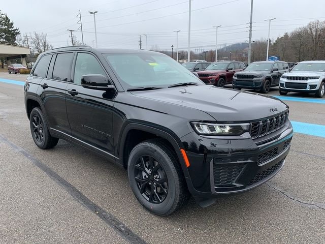 New 2026 Diamond Black Crystal Pearl-Coat Exterior Paint Jeep Altitude image 9