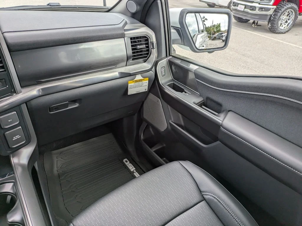 New 2026 Oxford White Ford Lariat image 17