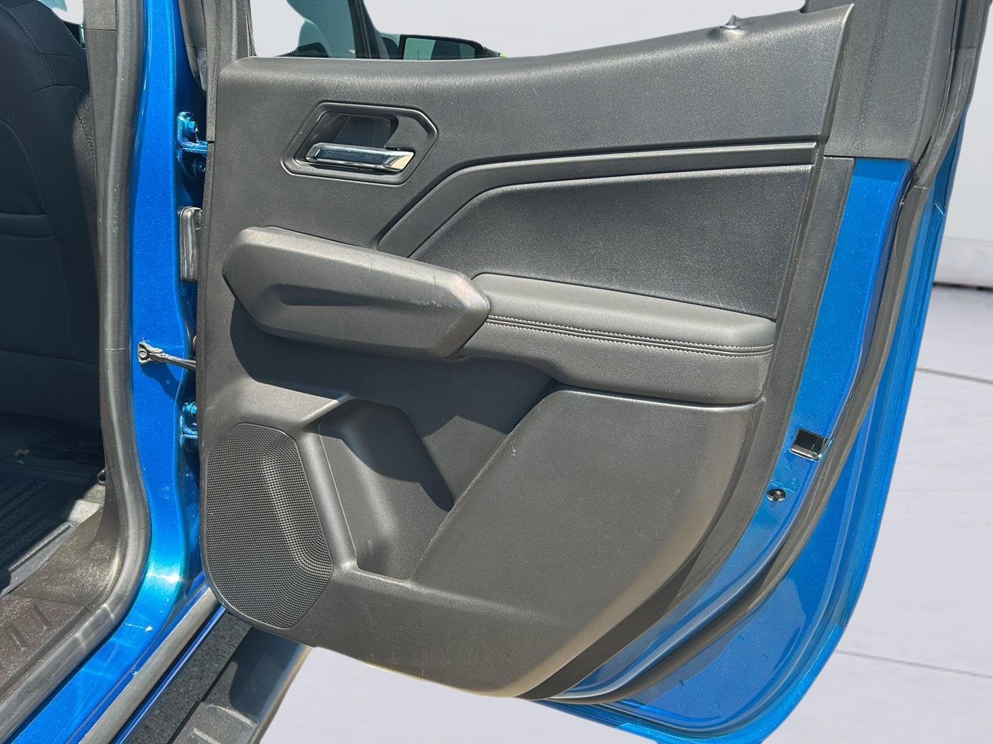 Used 2023 Glacier Blue Metallic Chevrolet 4WD LT image 22