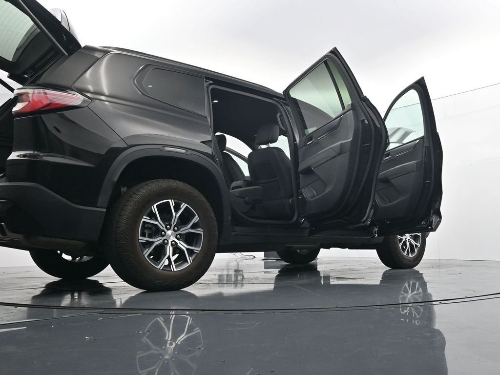Used 2024 Black GMC AT4 image 39