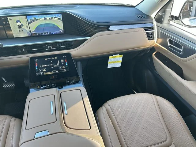 New 2027 RADIANT WHITE INFINITI Luxe 4WD image 17