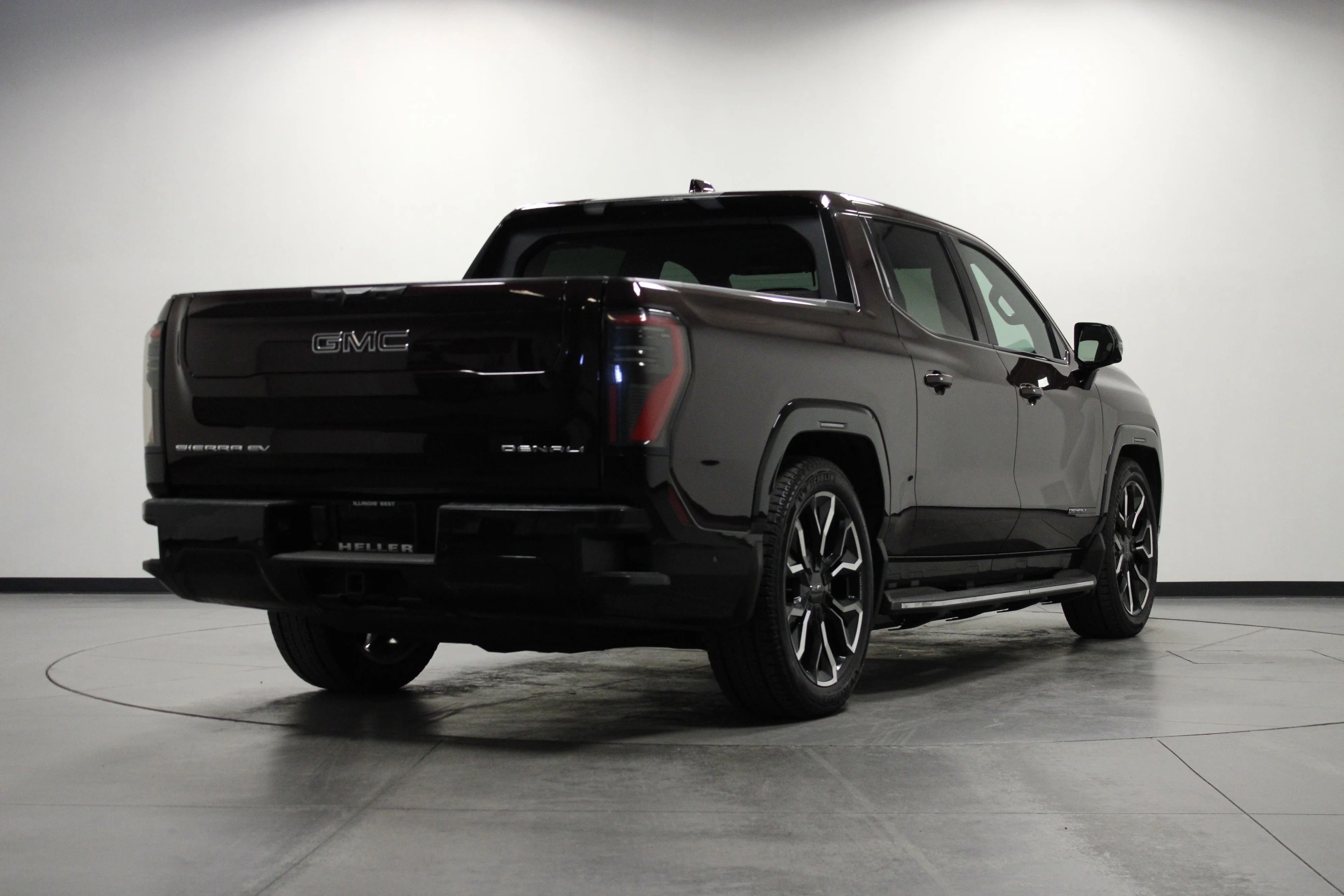 Used 2025 Dark Ember Tintcoat GMC Extended Range Denali image 4