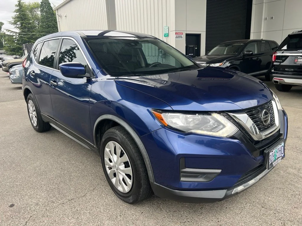 Used 2020 Blue Nissan S image 1