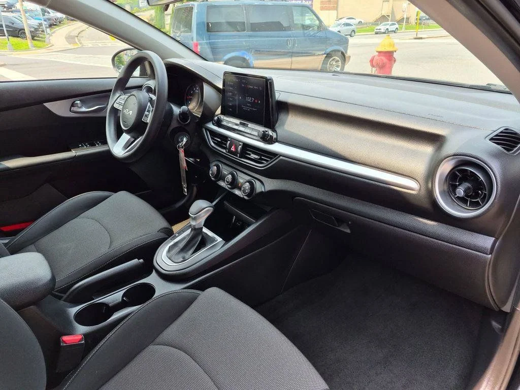 Used 2023 Black Kia LXS image 23