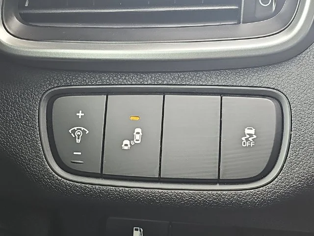 Used 2019 Silver Kia LX image 20