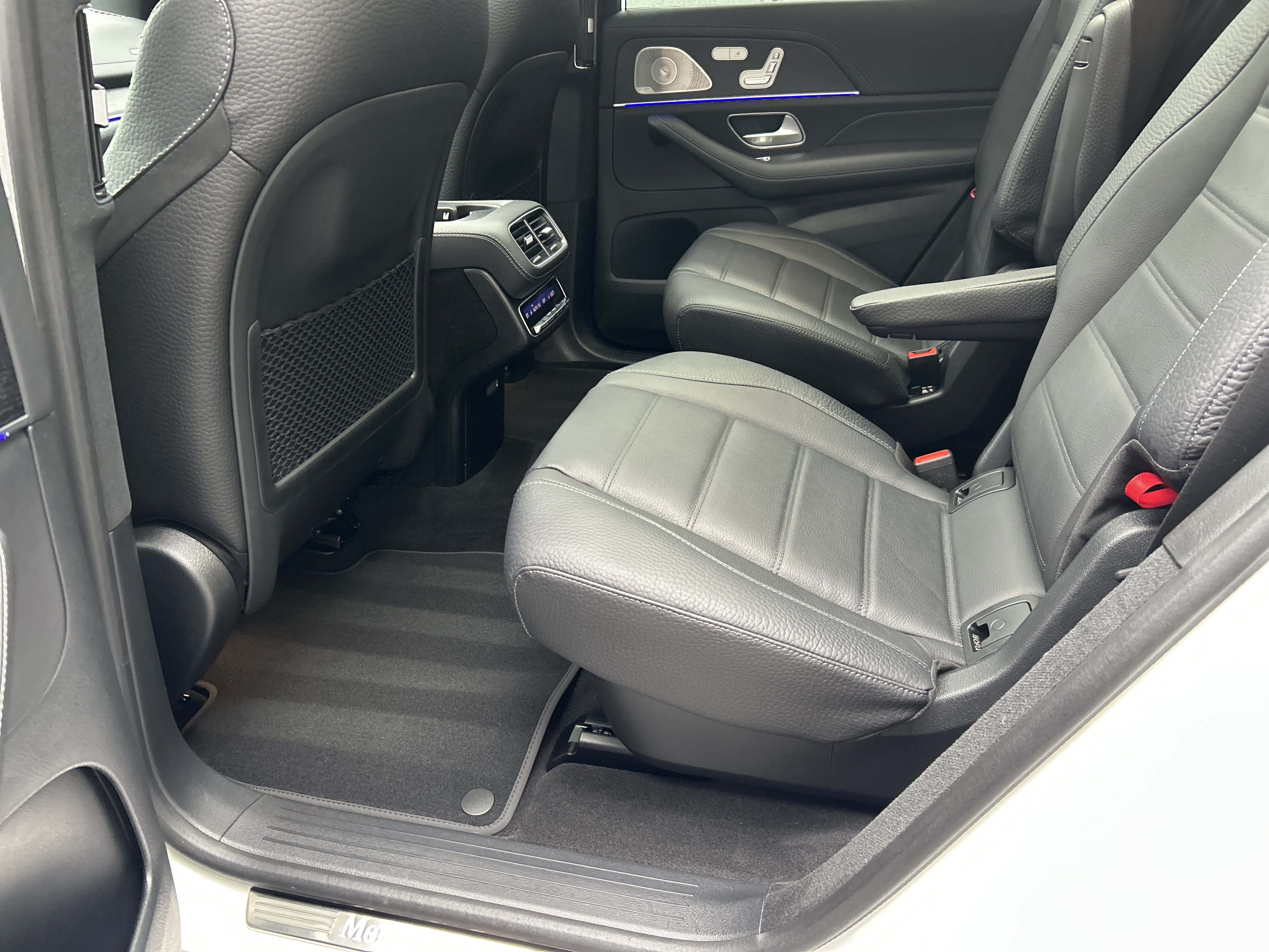 Certified Used 2025 MANUFAKTUR Moonlight White Metallic Mercedes-Benz GLS 450 4MATIC® SUV image 41