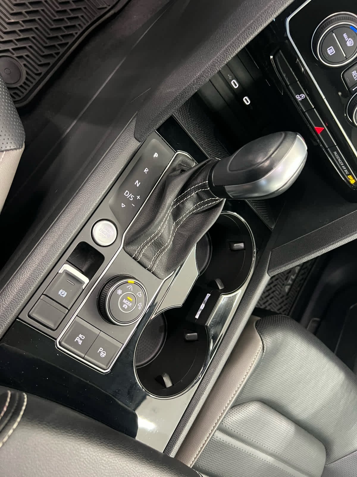 2023 Volkswagen Atlas SEL Premium R-Line - Photo 18