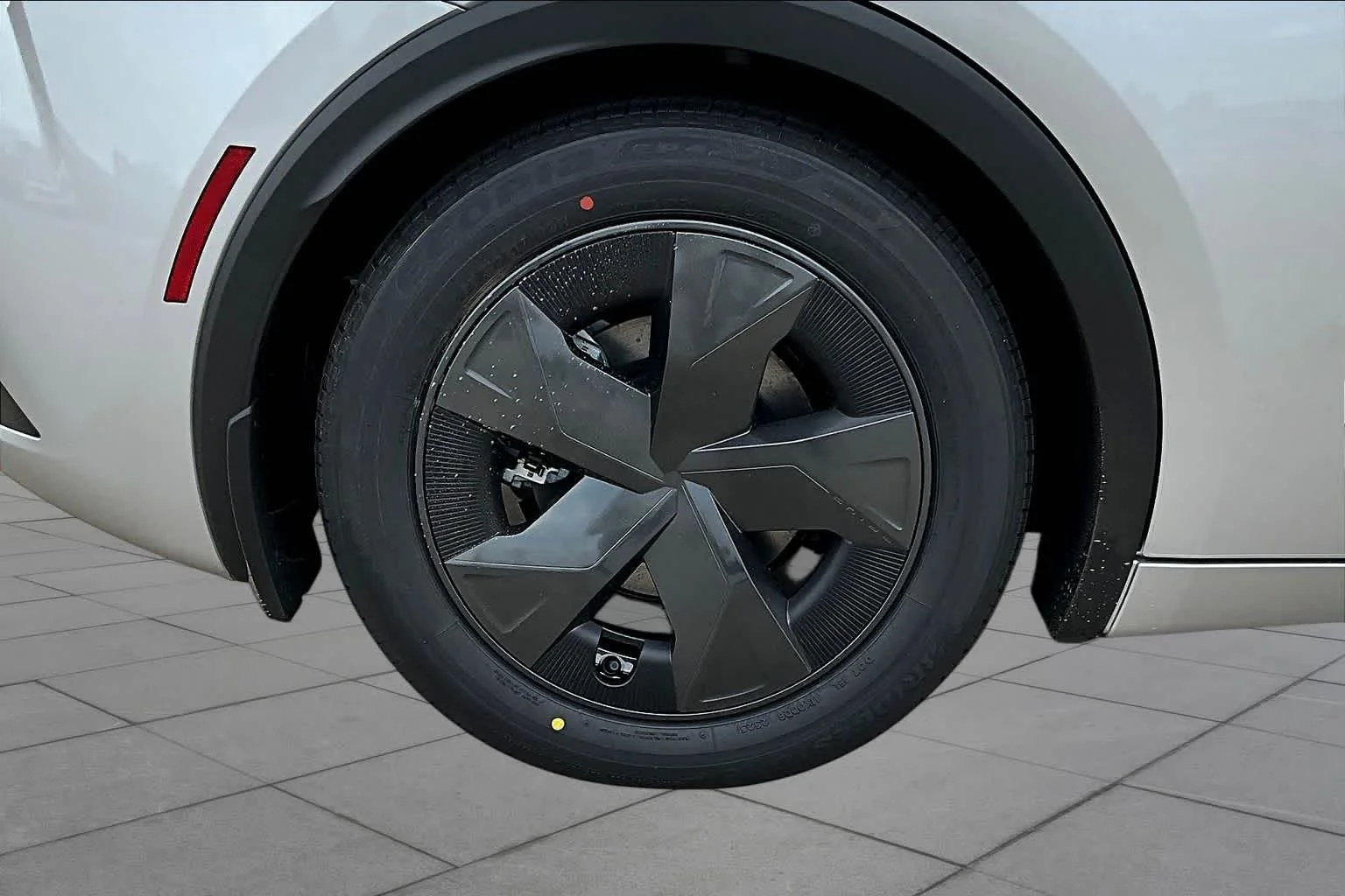 2026 Toyota Prius Plug-in Hybrid SE - Photo 11