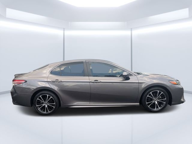 Used 2018 Gray Toyota SE image 2