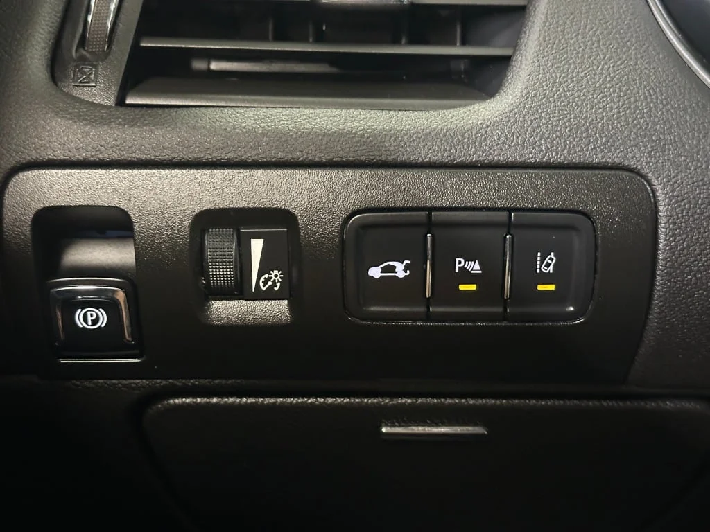 Certified Used 2014 White Diamond Tricoat Chevrolet LTZ image 15