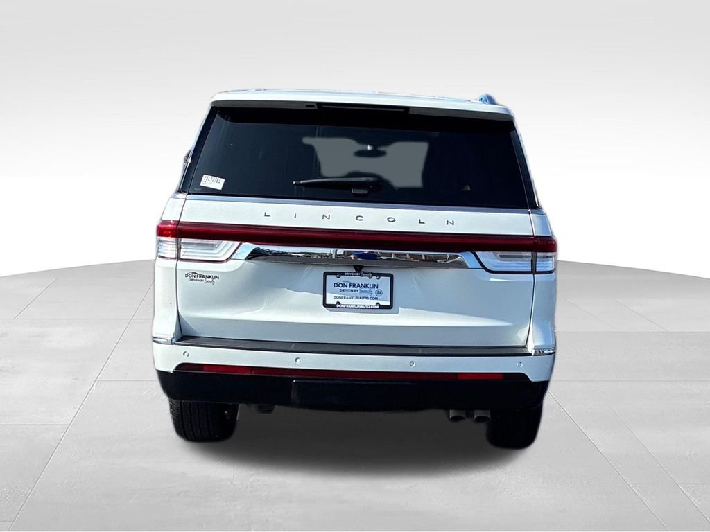 Used 2023 White Lincoln Standard image 3