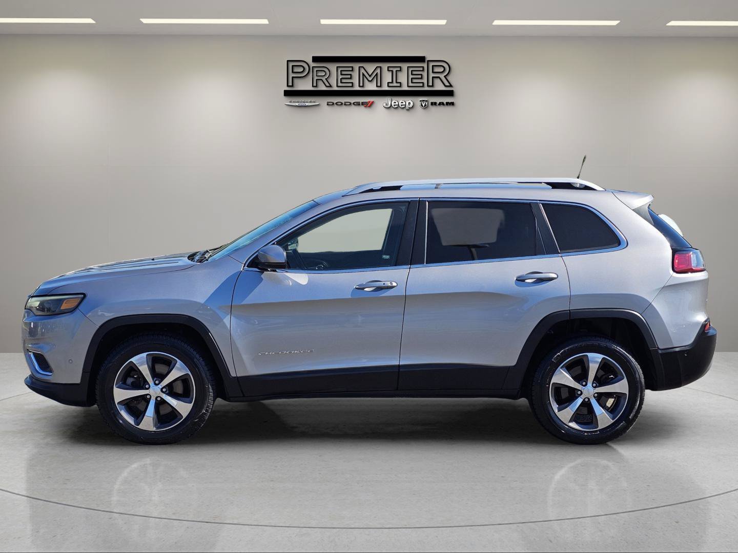 Used 2019 Billet Silver Metallic Clearcoat Jeep Limited image 14