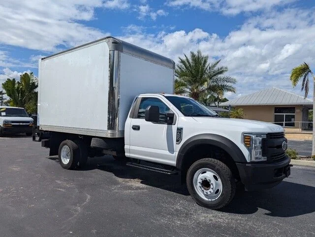 Used 2018  Ford XL image 8