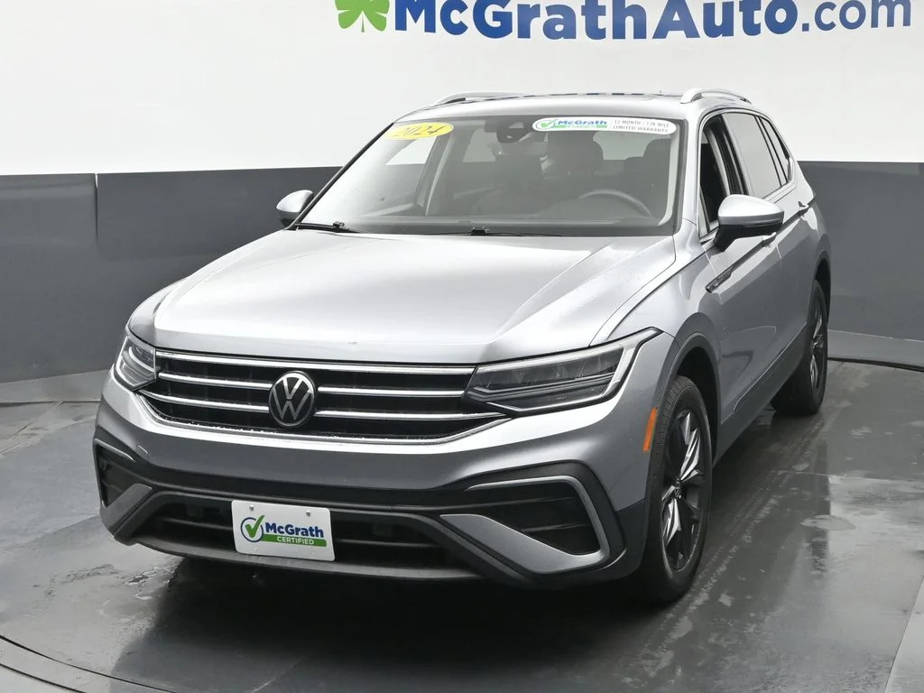Used 2024 Silver Volkswagen 2.0T SE image 23