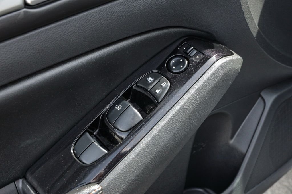 Used 2024 Silver Nissan 2.5 SR image 15