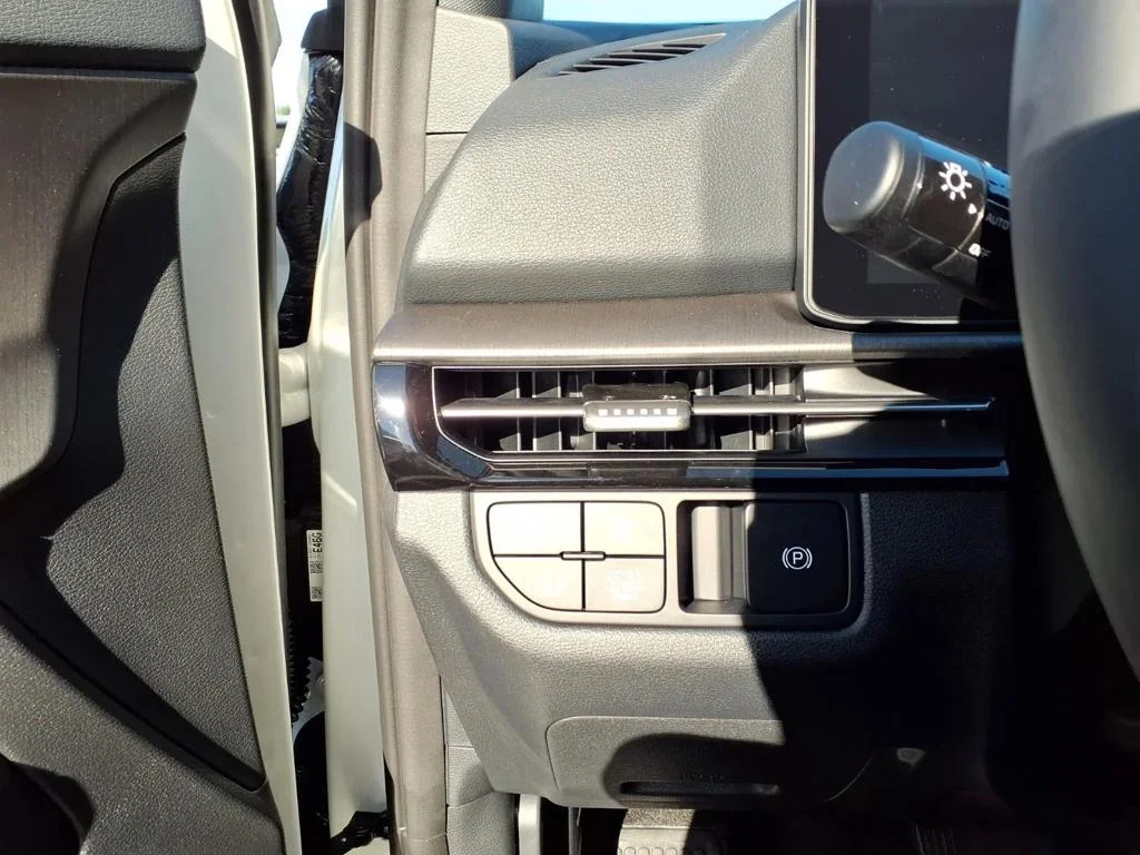 New 2027 Snow White Pearl Kia X-Line image 9
