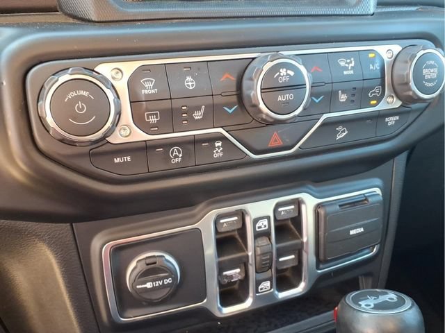 Used 2018 Blue Jeep Sahara 4x4 image 10