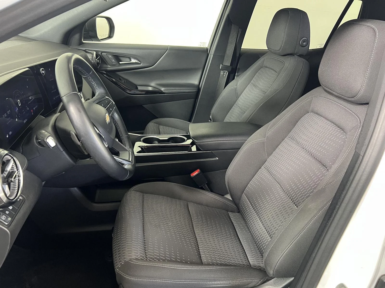 Used 2025 Summit White Chevrolet LT image 5
