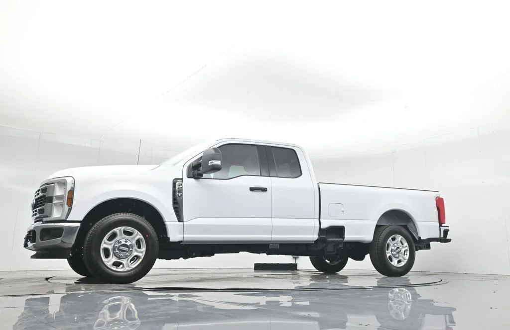 New 2026 Oxford White Ford XLT image 48