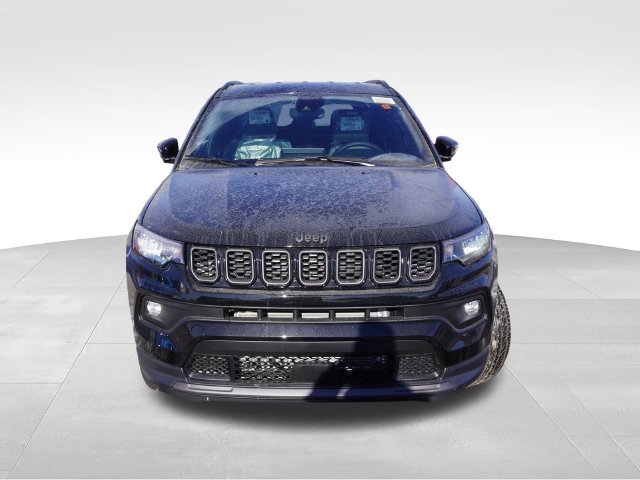 New 2026 Diamond Black Crystal Pearl-Coat Exterior Paint Jeep Altitude Special Edition image 8