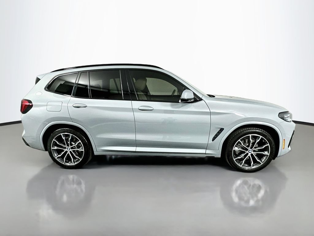 Used 2022 Brooklyn Grey Metallic BMW xDrive30i image 4