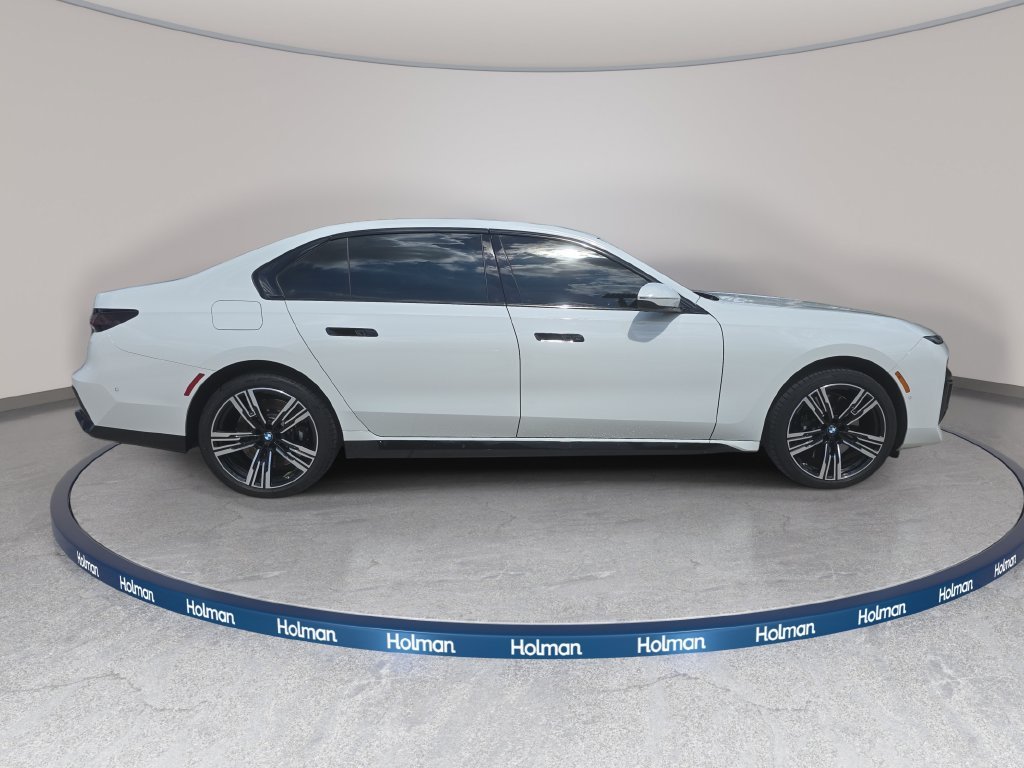 Used 2026 Alpine White BMW 760i xDrive image 4