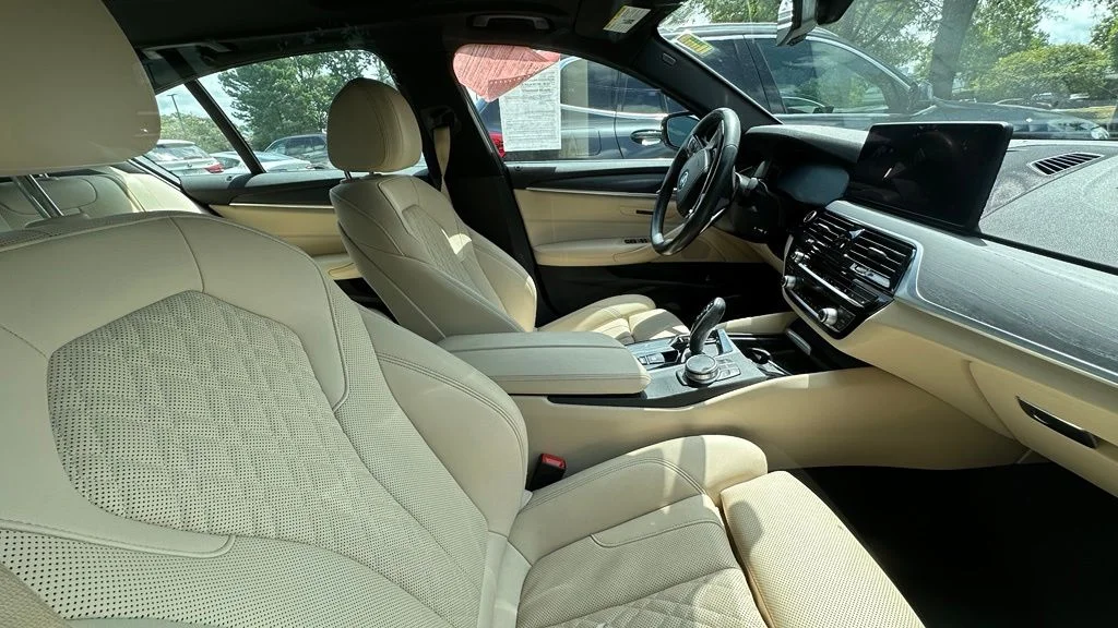 Used 2022 Mineral White Metallic BMW 530i xDrive image 5