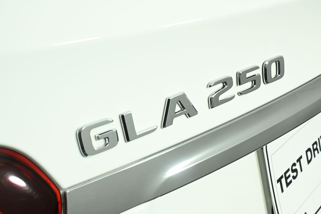 Used 2020 White Mercedes-Benz GLA 250 image 29