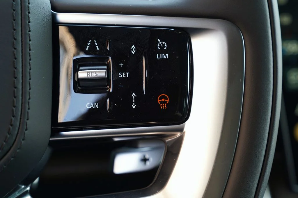 New 2026 Fuji White Land Rover SE image 18