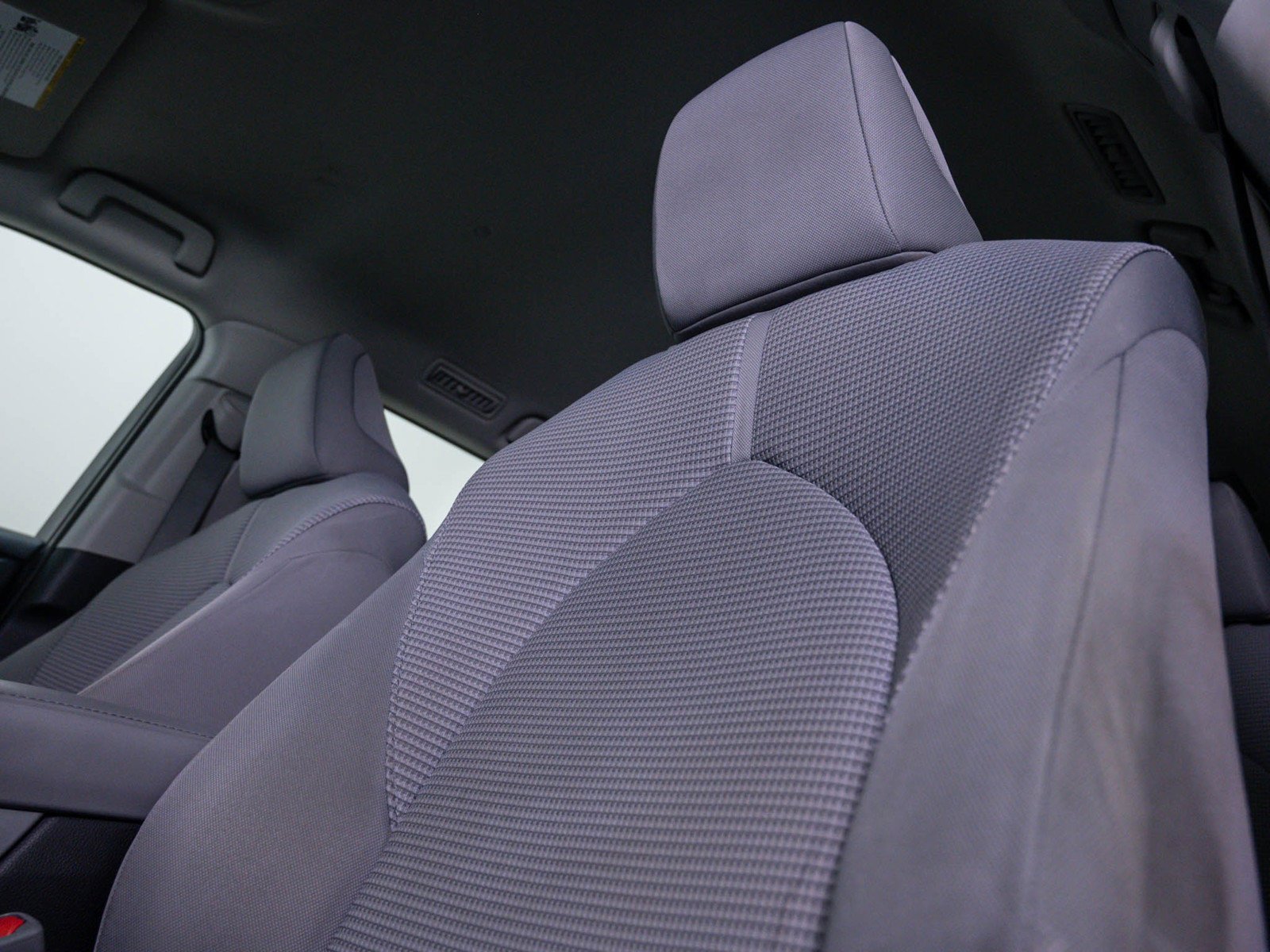 Used 2022 Pearl Toyota LE image 22