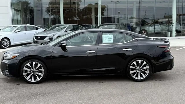 Used 2023 Black Nissan Platinum image 40