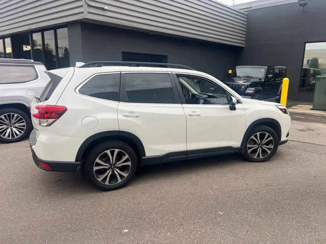 Used 2022 Crystal White Pearl Subaru Limited image 3
