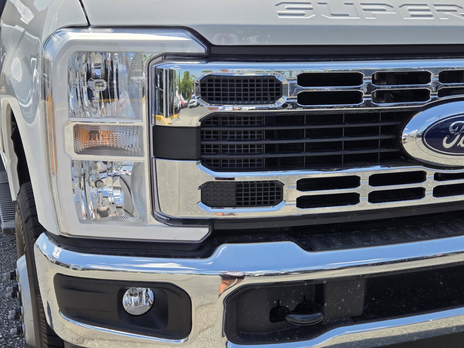 New 2026 Oxford White FORD F-350® XL image 4