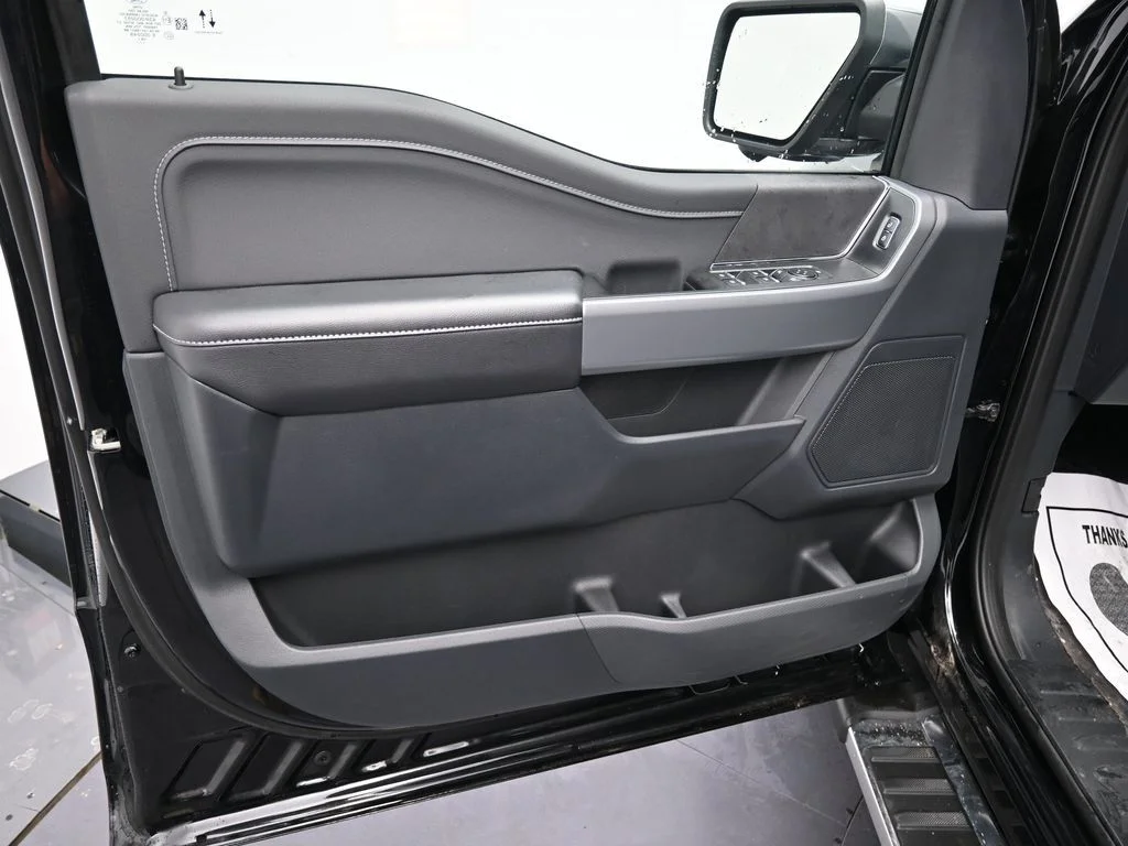 2025 Ford F-150 XLT - Photo 9