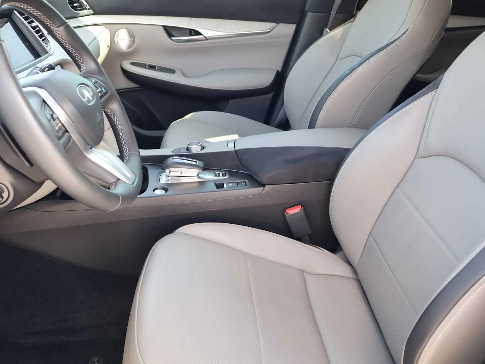 Certified Used 2024 Radiant White INFINITI SENSORY image 11