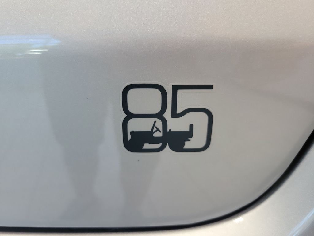 New 2026 Silver Zynith Metallic Clearcoat Jeep  image 10