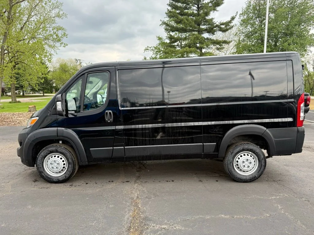 New 2026 Black Clear-Coat Exterior Paint RAM Low Roof image 6
