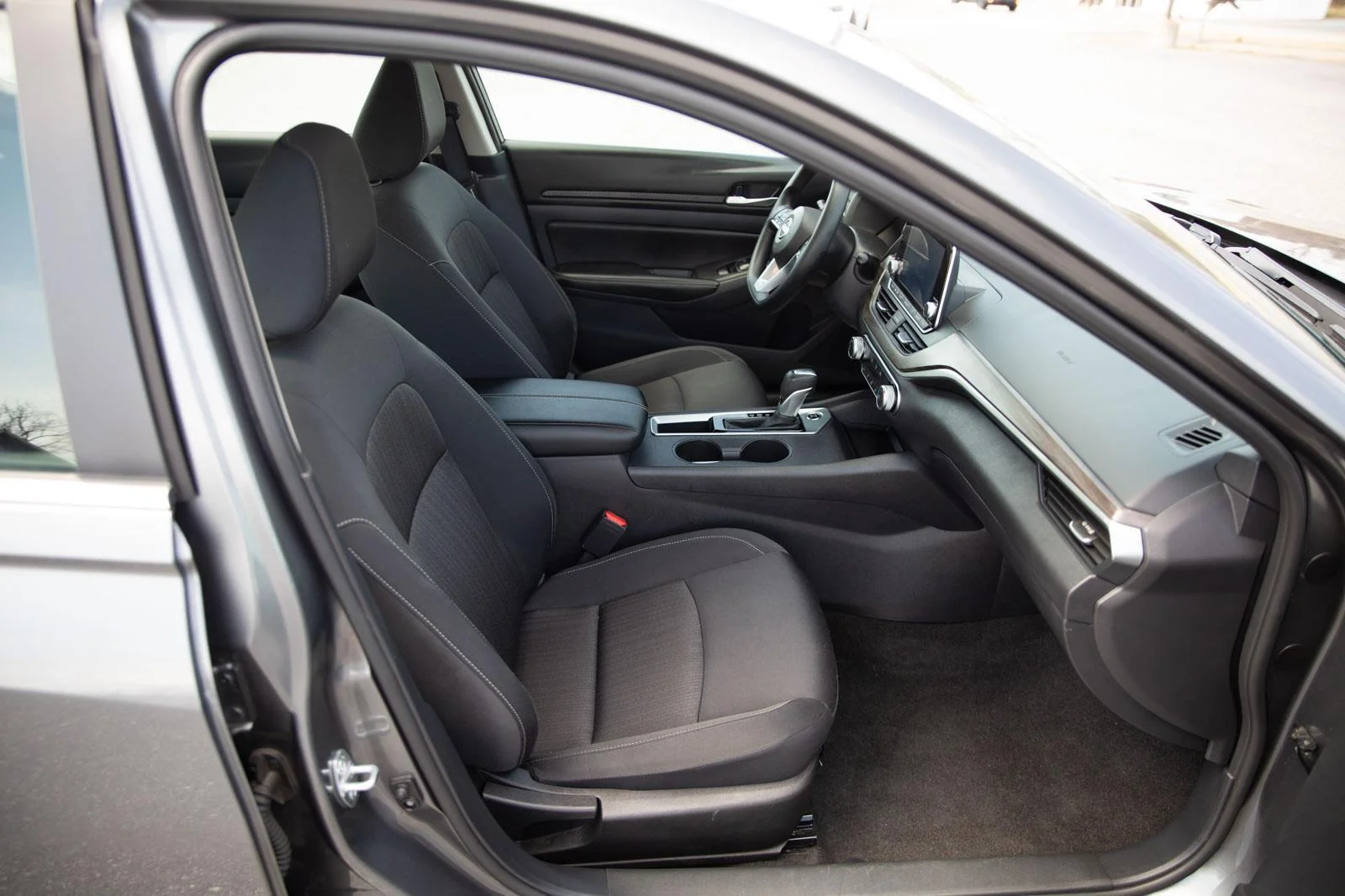 Used 2025 Gun Metallic Nissan SV image 21