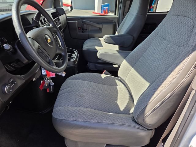 2025 Chevrolet Express Passenger LT - Photo 10