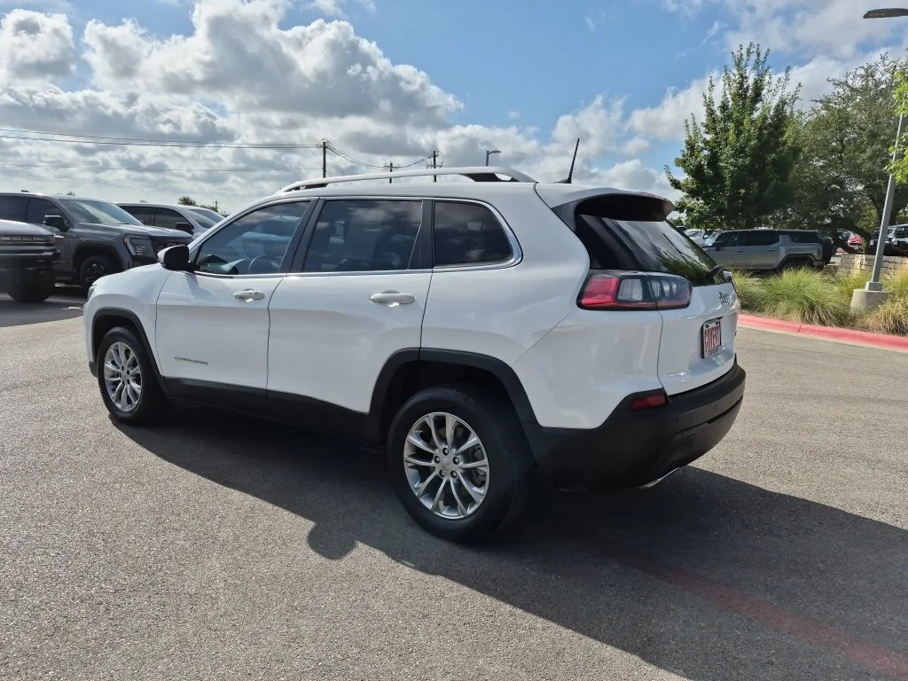 Used 2021 White Jeep Latitude Lux image 7