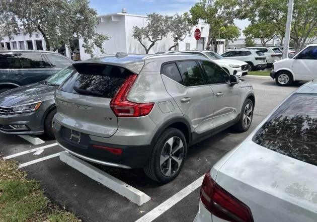Used 2023 Silver Volvo Ultimate image 3