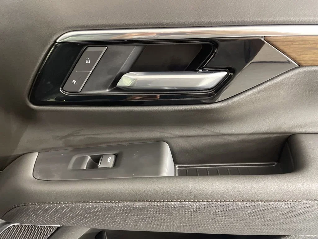 2026 Chevrolet Suburban High Country - Photo 14
