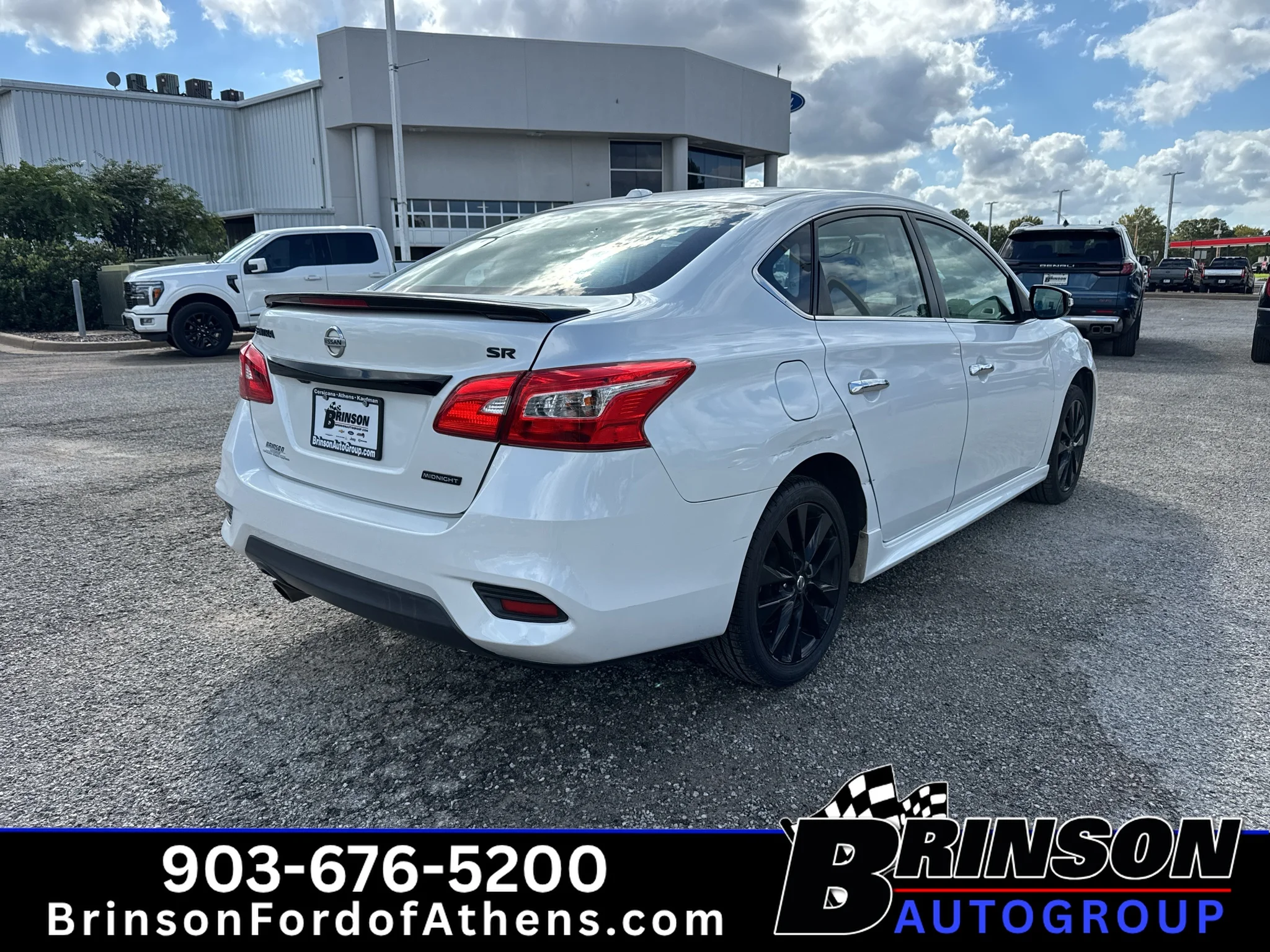 Used 2018 Aspen White Nissan SR image 5
