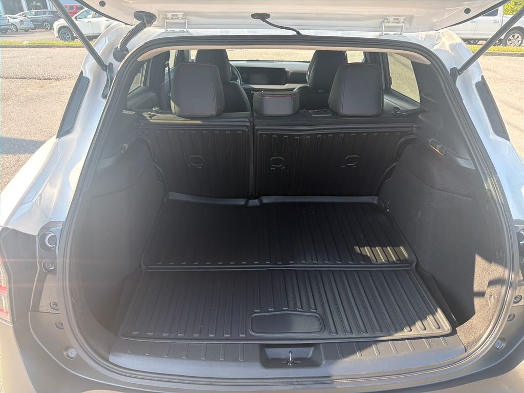 Used 2025 White Nissan SR image 9