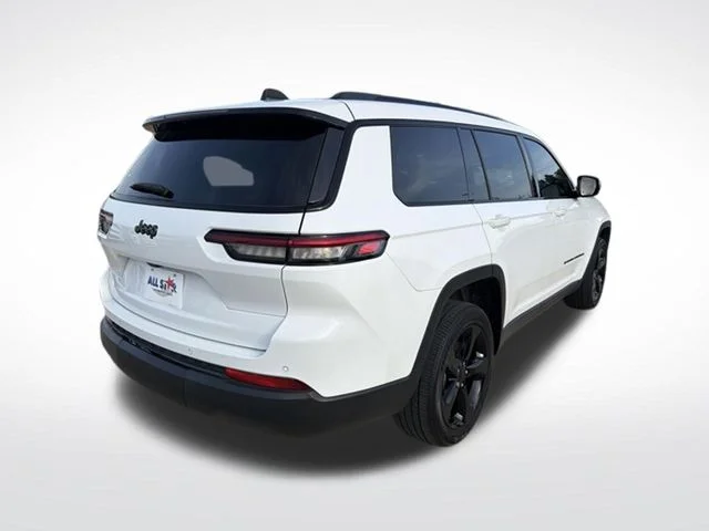 Used 2023 White Jeep Altitude image 7