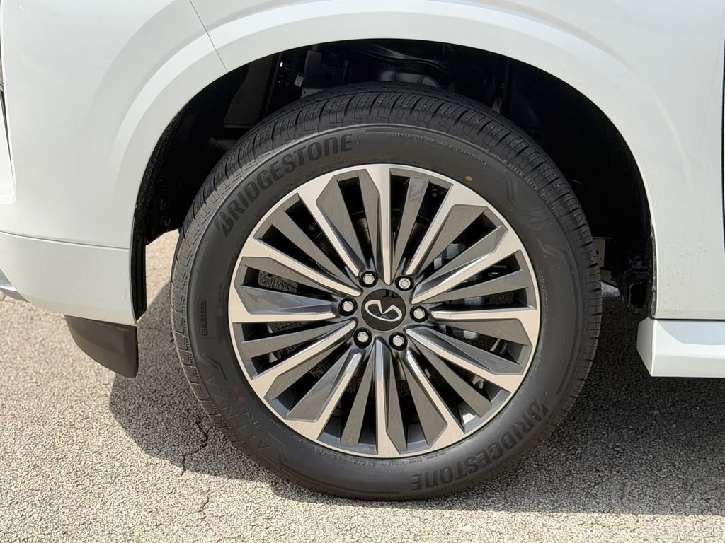 New 2027 RADIANT WHITE INFINITI Luxe 4WD image 11