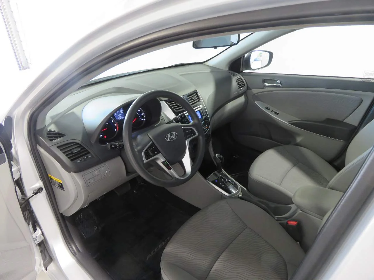 2013 Hyundai Accent GLS - Photo 13
