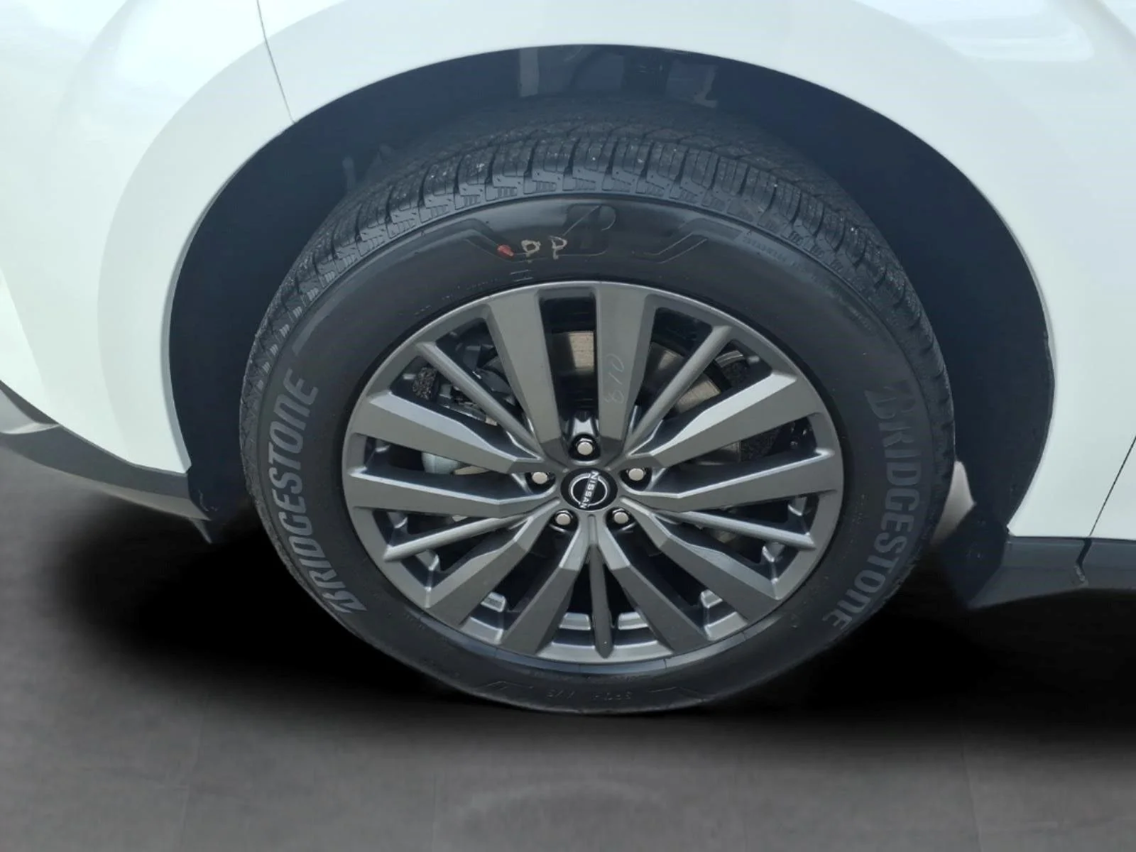 New 2026 Everest White Pearl TriCoat Nissan SL image 4