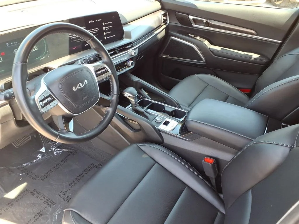 Certified Used 2024 White Kia LX image 15
