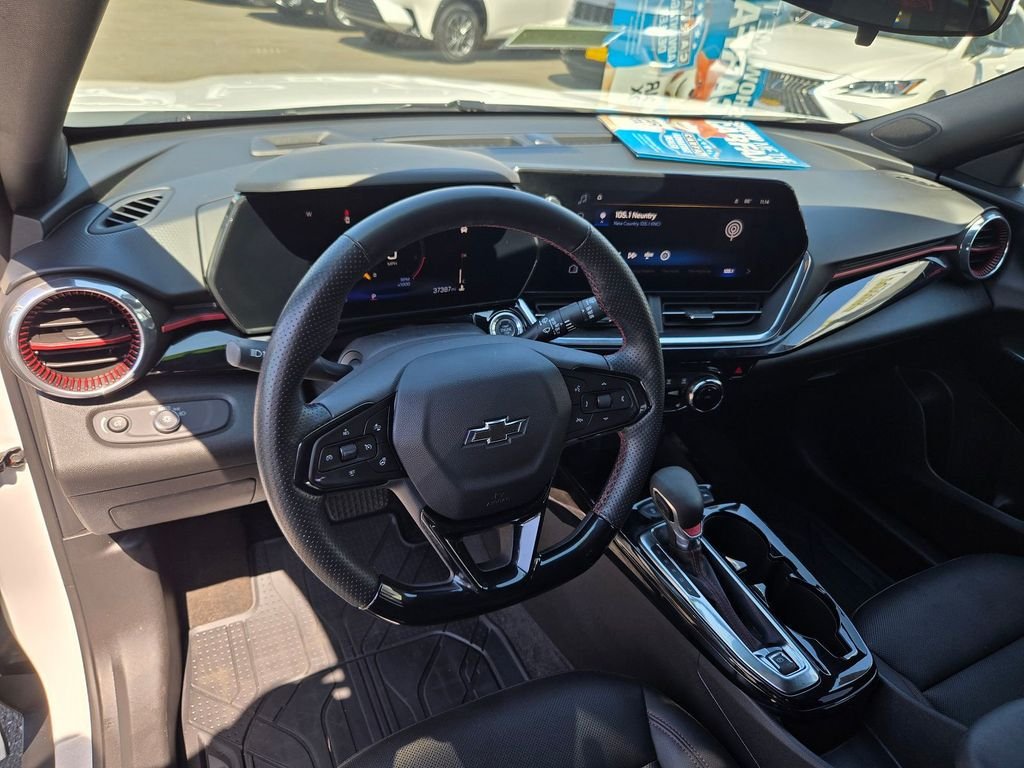 Used 2025 White Chevrolet 2RS image 6